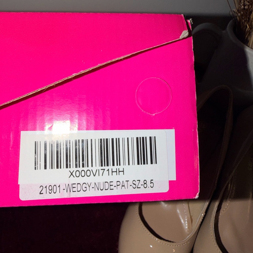 Dream Pairs NIB Women's Beige Heels - Picture 9 of 9